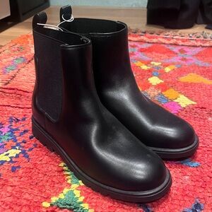 Gap Kids Black Chelsea Boot NWT